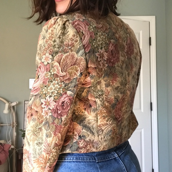 Vintage floral jacket. - Picture 4 of 13